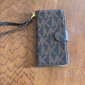 Michael Kors I phone 7 plus case. Never used